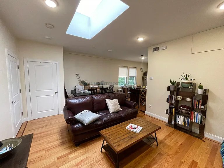 549 Washington St #6 — Photo 10