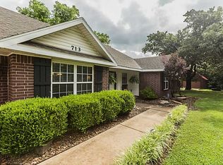 713 E Hilltop Dr, Rogers, AR 72756