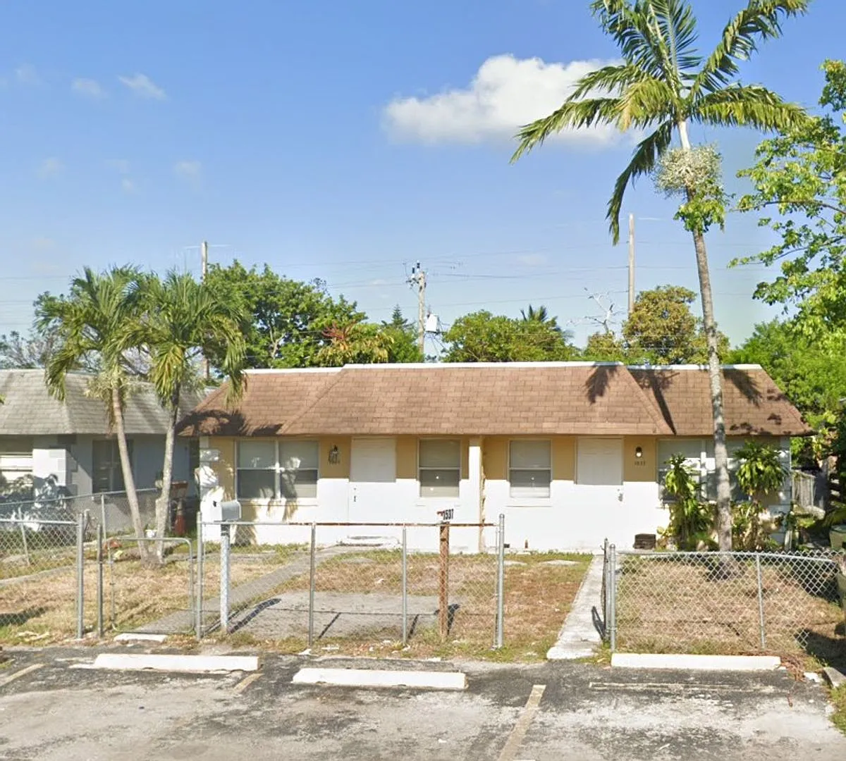 Large 3-1.5 Duplex with Central AC & washer/dryer hookups — Photo 2