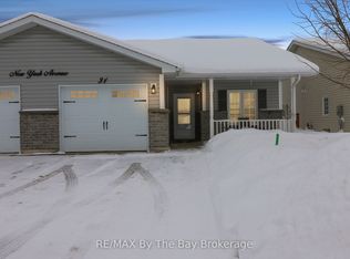 31 New York Ave, Wasaga Beach, ON L9Z3A8