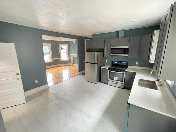 17 Gaylord St Floor 3, Dorchester Center, MA 02124