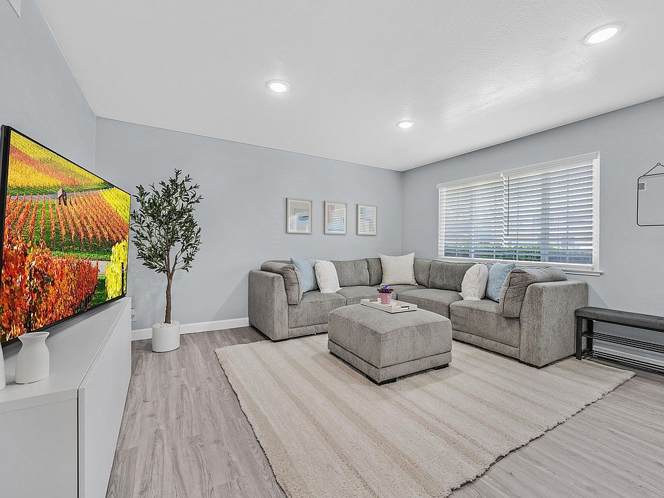 1st image of 5581 Spinnaker Dr APT 1