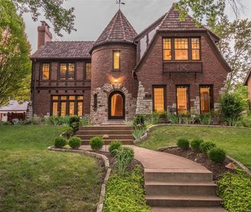 7457 Cromwell Dr, Saint Louis, MO, 63105