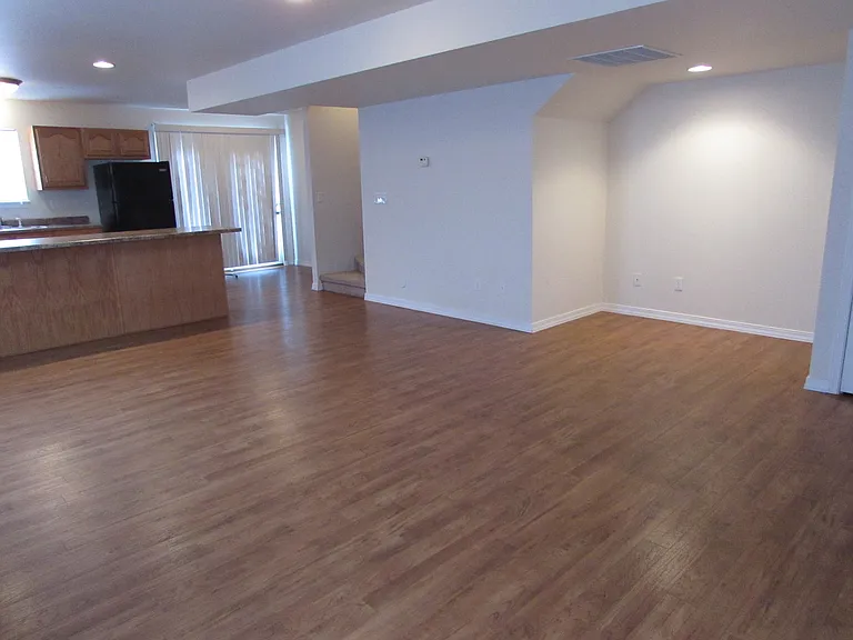 114 Andrews Dr — Photo 5
