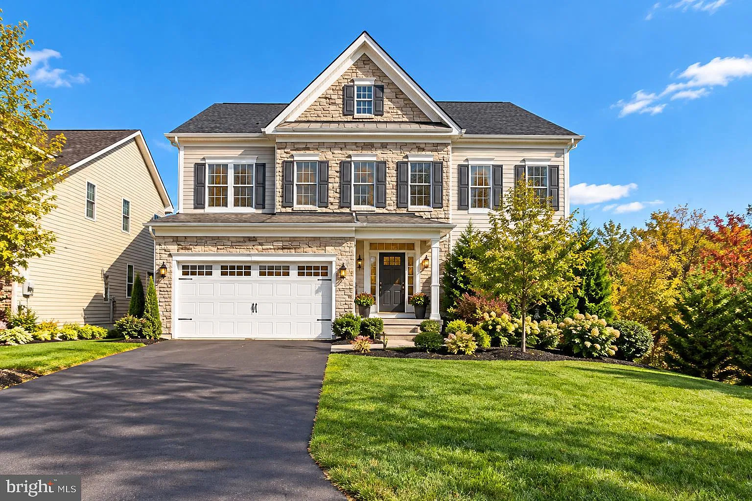 4 bed, 4.5 bath, 4898 sqft, $5,100 — Photo 1