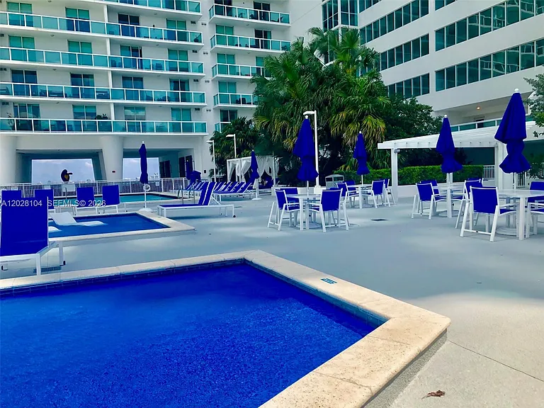 1800 N Bayshore Dr #915 — Photo 36