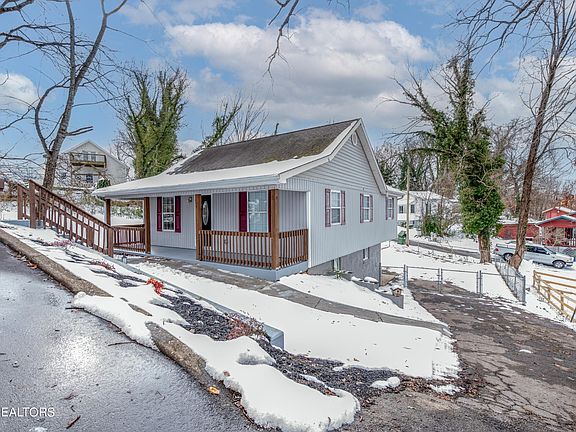 2nd image of 115 Marion St