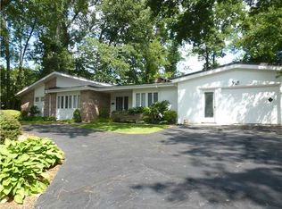 90 Brainard Rd, West Hartford, CT 06117