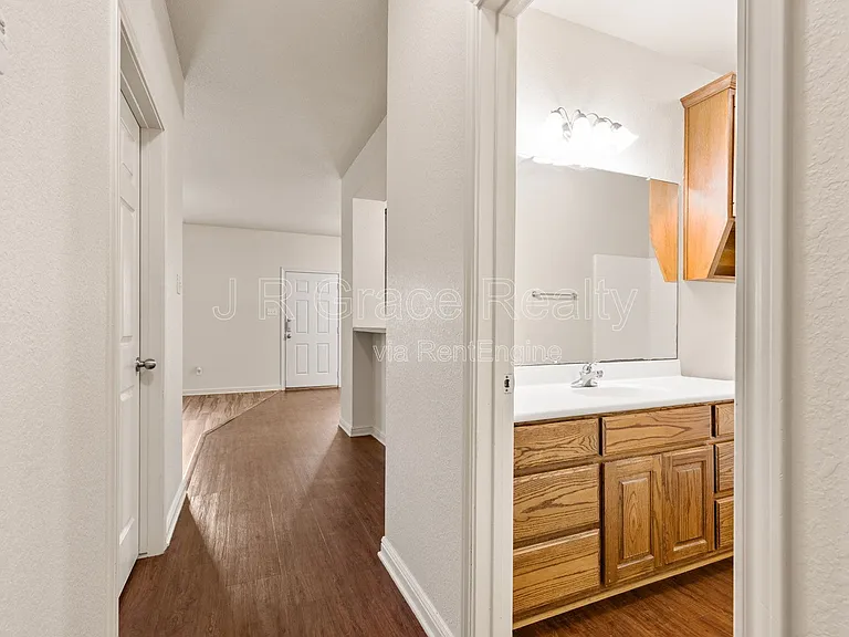 2100 Breezy Dr — Photo 17
