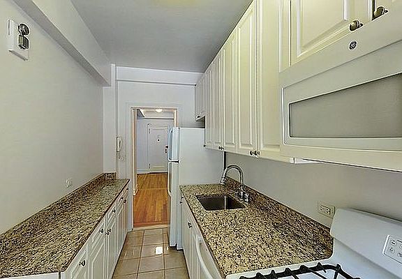 2nd image of 360 E 55th St APT 2D