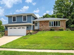 1875 Harding Ct, Bettendorf, IA 52722