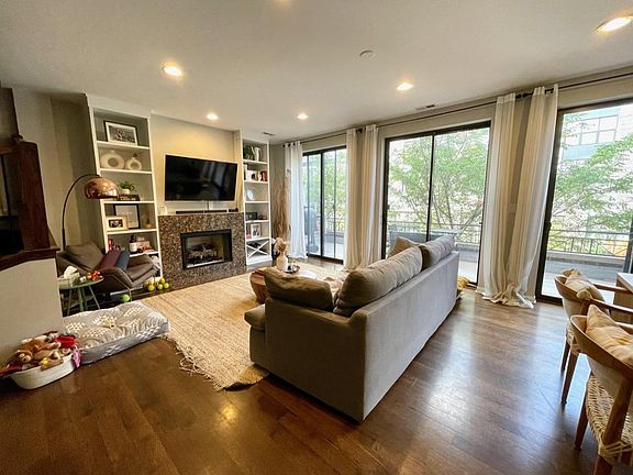 2nd image of 2513 N Milwaukee Ave APT 1N