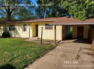 7126 SW Lario Ln, Topeka, KS 66619