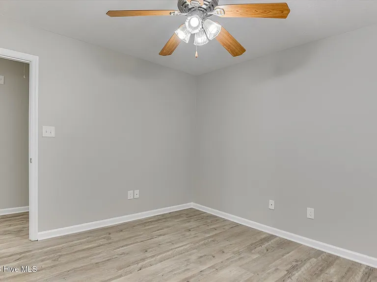 7604 Pleasantville Way — Photo 23