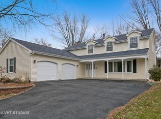 6381 Surrey Ridge Rd, Lisle, IL 60532