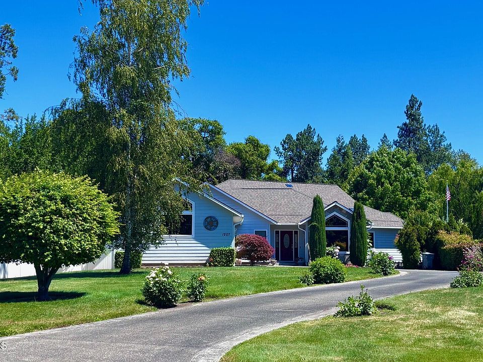 1st image of 1207 SW Ironwood Dr