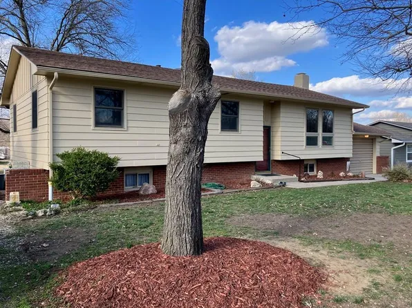 612 E 10th St, Chanute, KS 66720