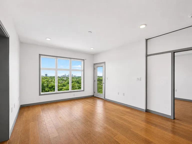 400 Herron Dr #21 — Photo 19