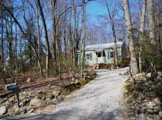 94 Stony Hollow Rd, Centerport, NY 11721