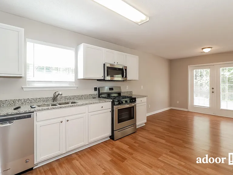 519 Grandview Cir — Photo 2