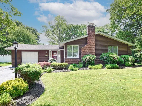 19 Leroy Street, Dix Hills, NY 11746