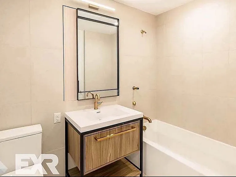 210 Clarkson Ave #405 — Photo 4