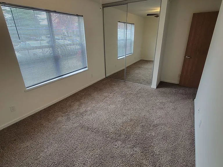 Hidden Oaks Apartments — Photo 16