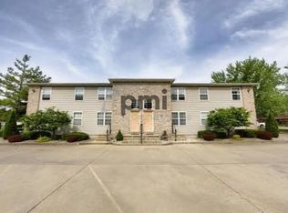 1950 Douglas St APT 7, Charleston, IL 61920