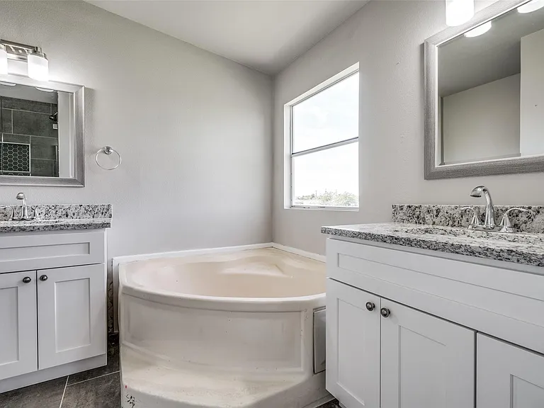 3501 Meadow Vista Cir — Photo 16