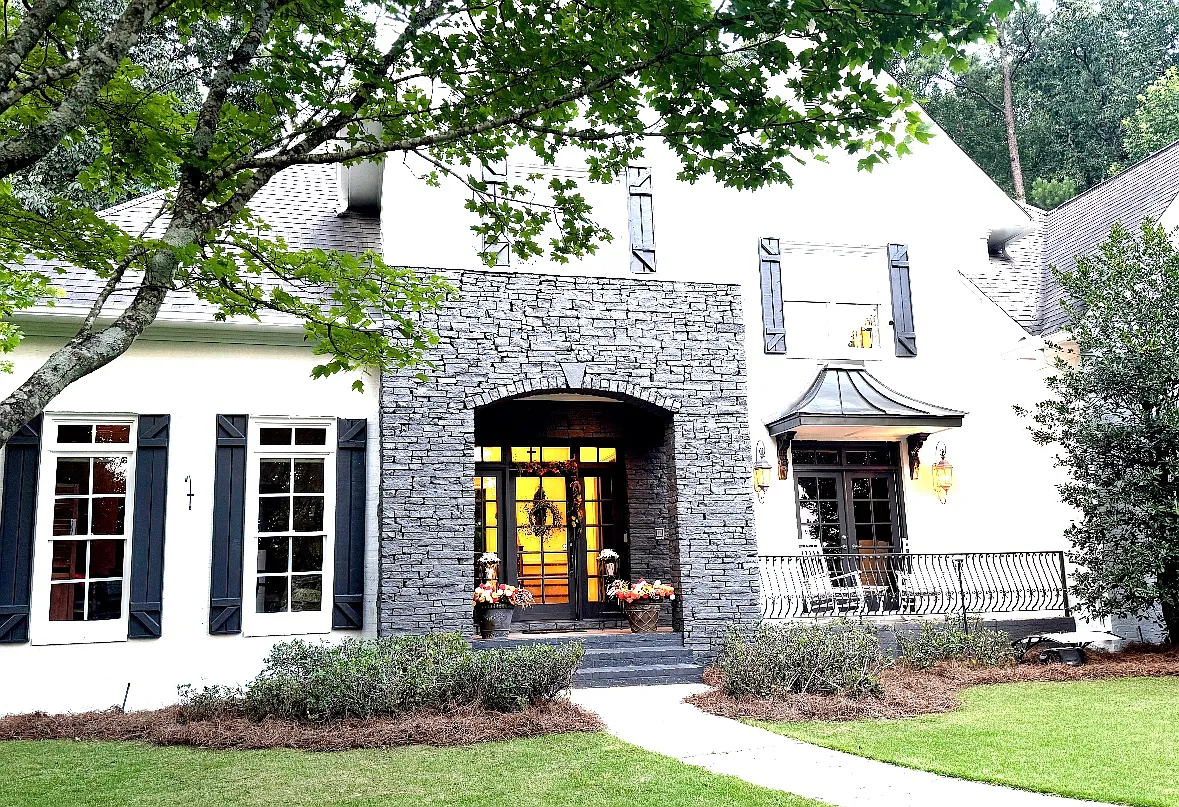 5 bed, 4.5 bath, 6756 sqft, $8,200 — Photo 3