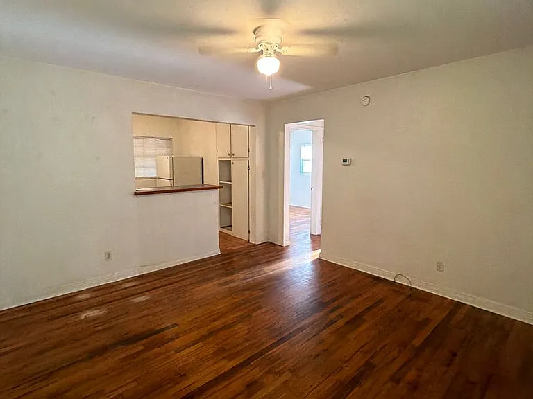 1327 Charlotte St — Photo 7
