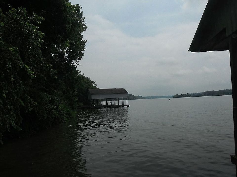 1st image of 523 Valley Dr