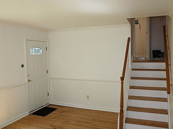 2nd image of 39 N Robarts Dr
