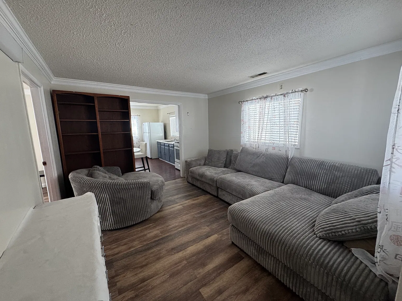 2 bed, 1.5 bath, $3,000 — Photo 3