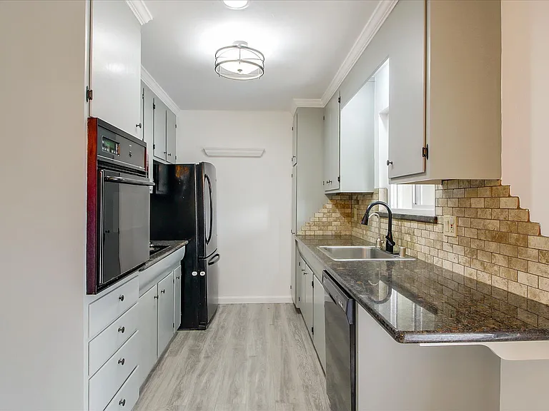 3586 Payne Ave #10 — Photo 4