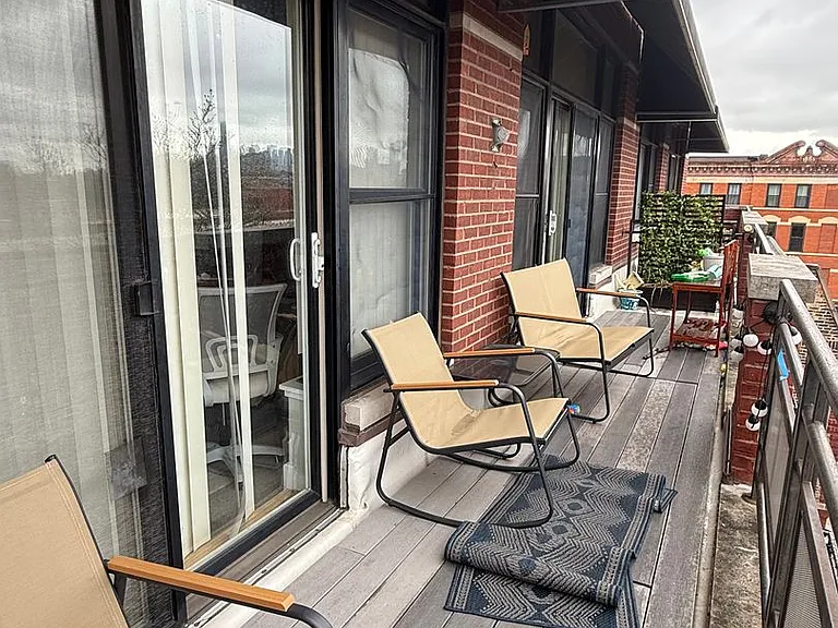 1542 N Damen/2010 W Pierce — Photo 9
