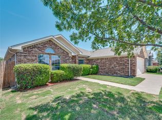 6921 Meadow Bend Dr, Arlington, TX 76002