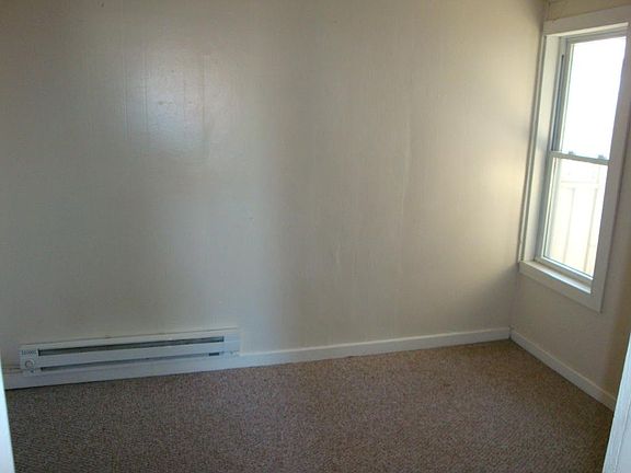 4th image of 1825 Jackson St NE