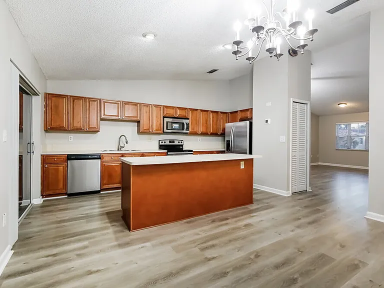 1739 SW 138th Ave — Photo 6