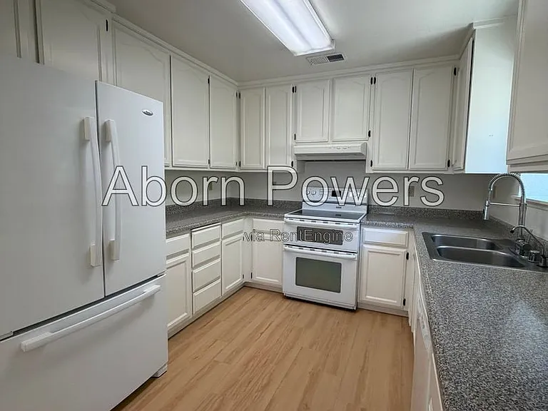 4819 Hillbrook Ct — Photo 8