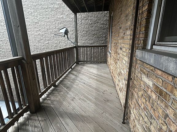 2nd image of 3924 N Milwaukee Ave #2