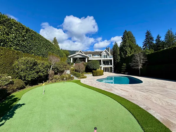2920 Mathers Ave, West Vancouver, BC V7V 2K1