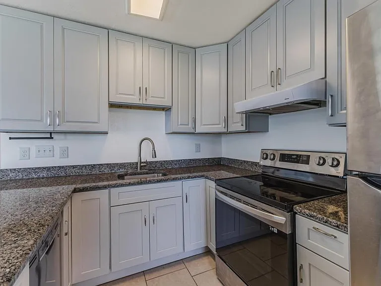 16599 Davis Rd — Photo 19
