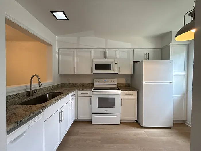 2 bed, 1.5 bath, 1068 sqft, $1,700 — Photo 2