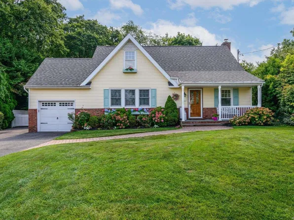 17 Wheeler Place, Northport, NY 11768