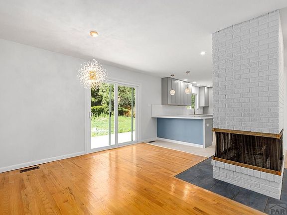 3rd image of 67 Loch Lomond Ln