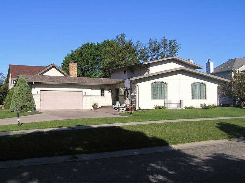 1st image of 108 N Woodcrest Dr N