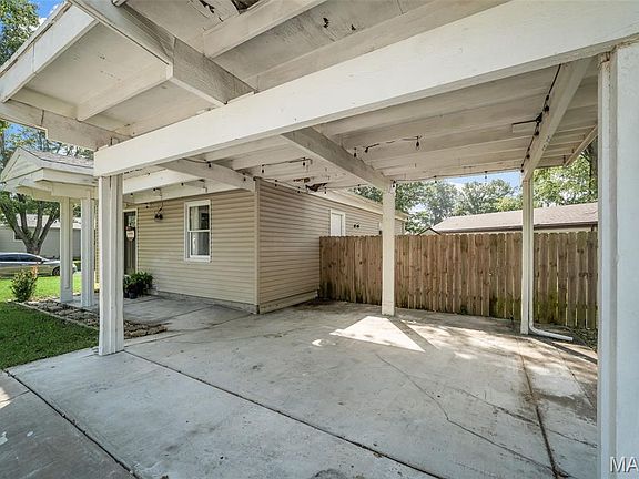 4th image of 30 Cedar Dr