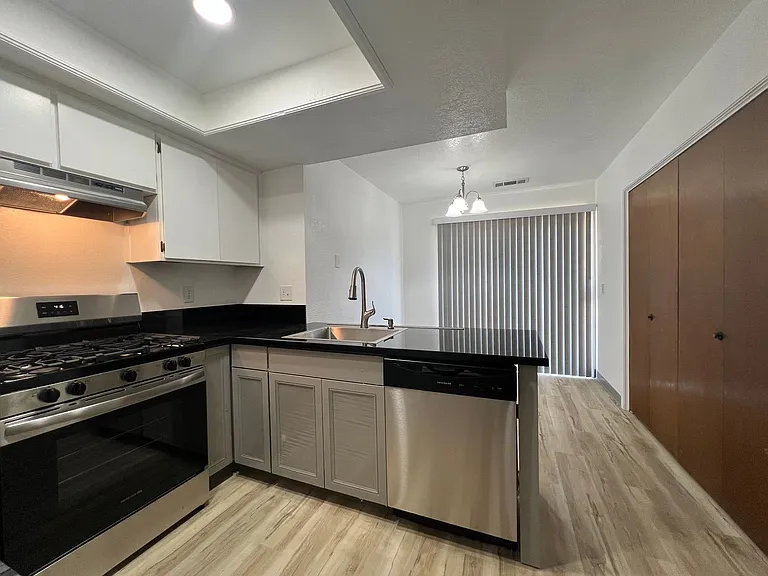 FR T 1349 S. Liberty — Photo 12