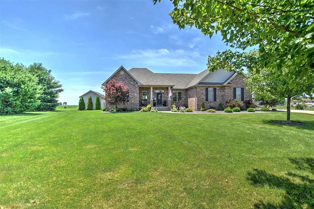 5880 Lakelynn Dr photo 1